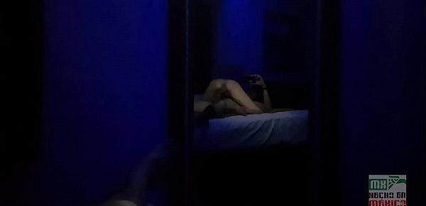  Flaca mojada amateur mexicana follada en motel saliendo de la universidad sin condón y corrida interna